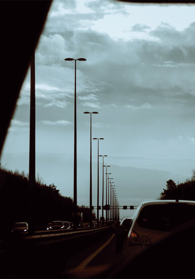 ansichtkaart hophew studio -  auto&#039;s op snelweg