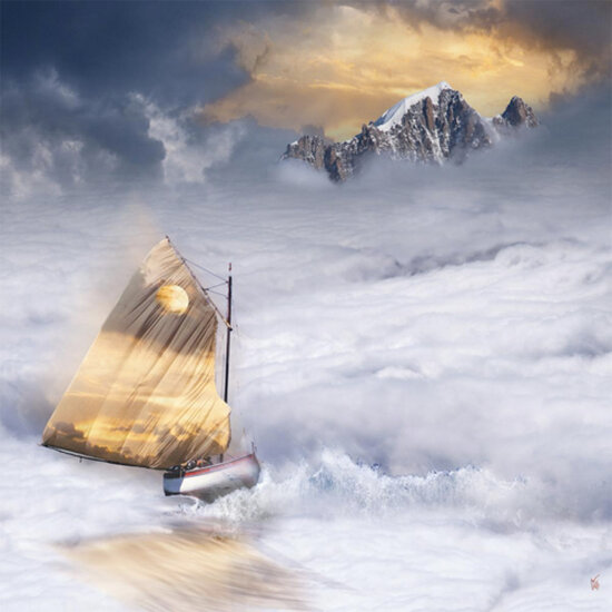 vierkante ansichtkaart met envelop Ma&iuml;lo - varen over wolken