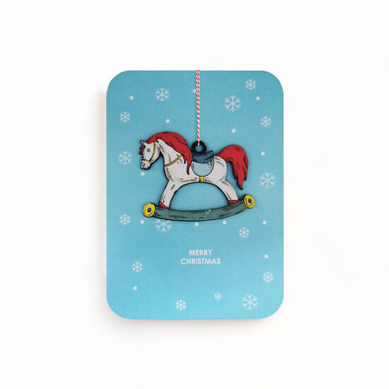 luxe kerstkaart met houten kerstboom hanger - merry christmas - hobbelpaard