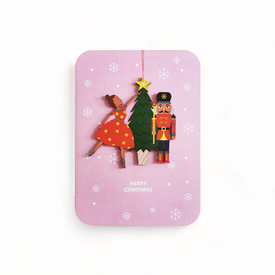 luxe kerstkaart met houten kerstboom hanger - merry christmas - notenkraker