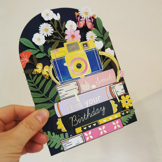 lasergesneden verjaardagskaart blossom - camera - smile it is your birthday
