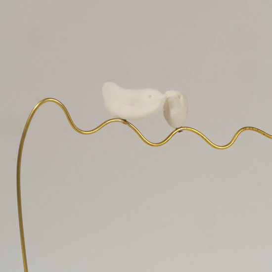 Sculptuur Laurent Tr&eacute;bout - gouden boom met tortelduifjes