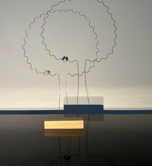 Sculptuur Laurent Tr&eacute;bout - gouden boom met tortelduifjes