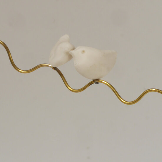 Sculptuur Laurent Tr&eacute;bout - gouden boom met tortelduifjes