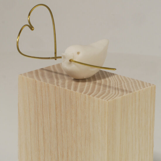 Sculptuur Laurent Tr&eacute;bout - voor jou - vogel met hartje
