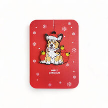 luxe kerstkaart met houten kerstboom hanger - merry christmas - hond met kerstballen