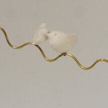 Sculptuur Laurent Trébout - gouden boom met tortelduifjes