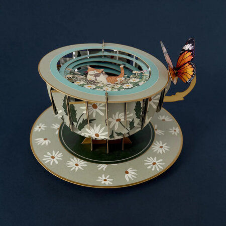 3D pop up wenskaart  - a cup of tea - katten en madeliefjes in de tuin