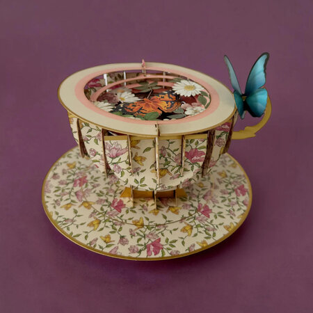 3D pop up wenskaart  - a cup of tea - oranje vlinder gehakkelde aurelia
