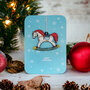 luxe kerstkaart met houten kerstboom hanger - merry christmas - hobbelpaard