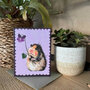 wenskaartje alex clark - cavia met viooltje