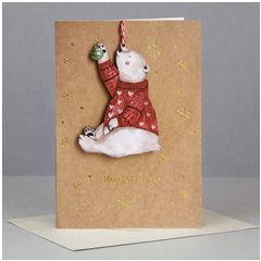 luxe kerstkaart met houten kerstboom hanger - merry christmas - ijsbeer